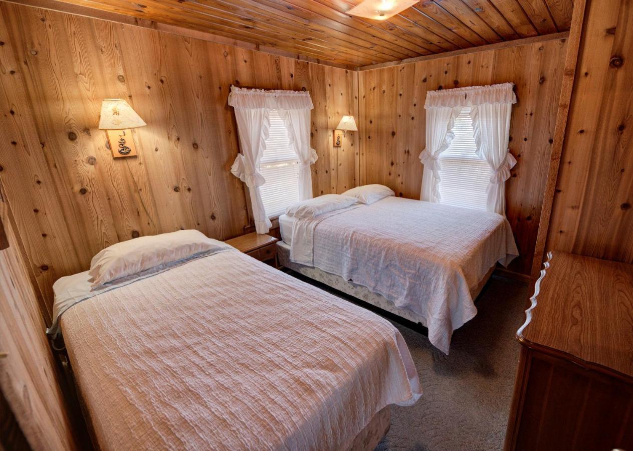 Outer Banks Motel - Village Accommodations Бъкстън Екстериор снимка